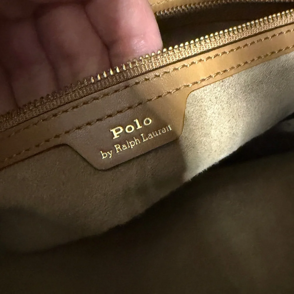 Polo Ralph Lauren
Polo Id Calfskin Large Shoulder Bag - Picture 13 of 13